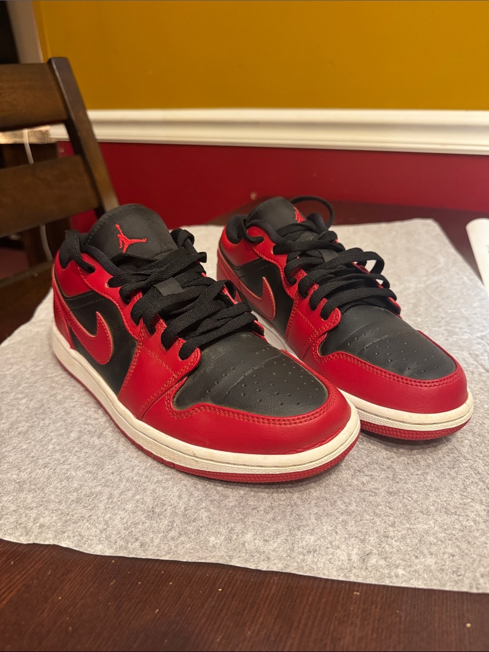 Nike Jordon 1 size 8 Low-Top Sneakers in Black & Red